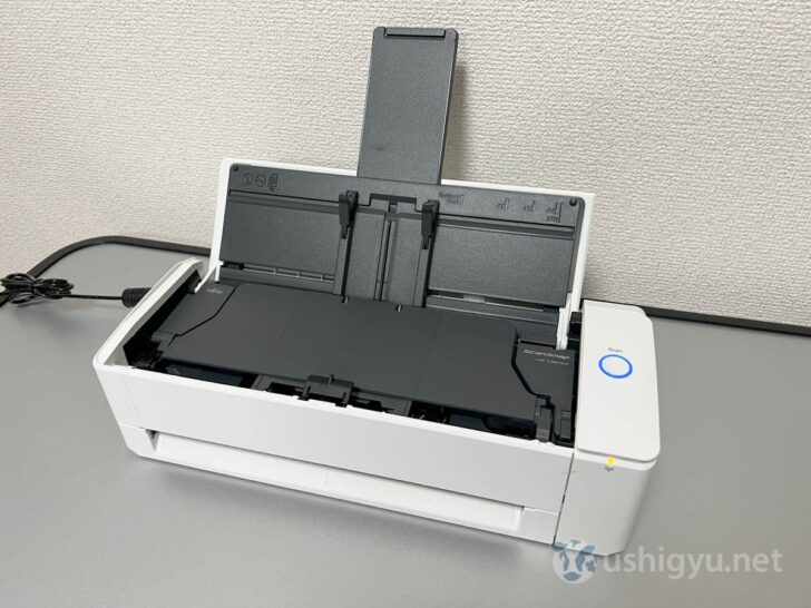 ボタンの下（画面右下）にあるランプがオレンジ点滅