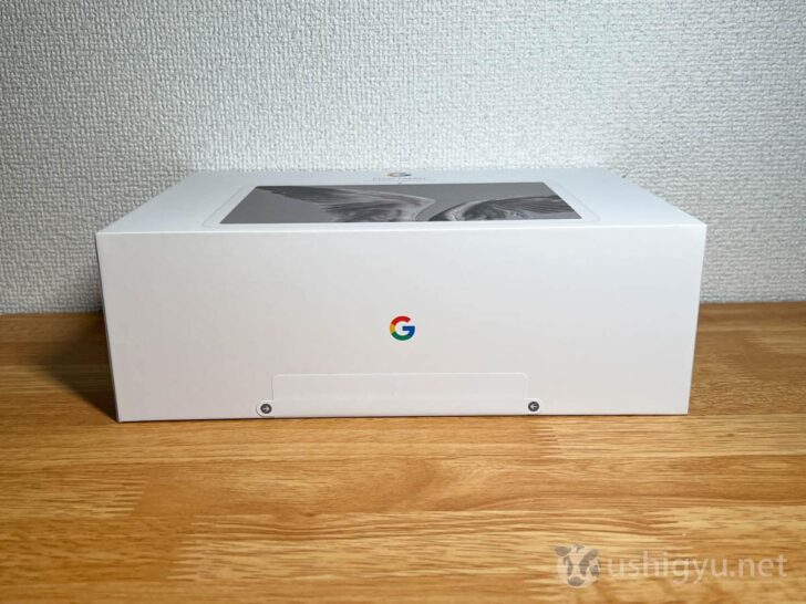 充電スピーカーホルダーが入っているため、タブレットが入っているとは思えない分厚さ