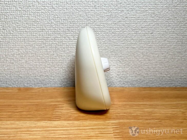 すこしだけ斜め上に角度がついている