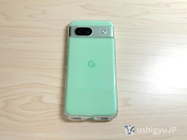 クリアケースらしくしっかりPixel 8aのデザインが透けて見え、カメラ周囲まで保護