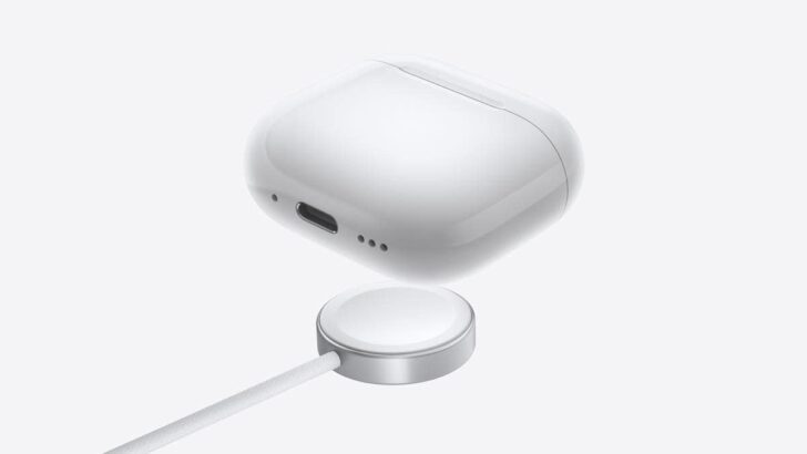 Apple Watchの充電器に対応したAirPods 4 アクティブノイズキャンセリング機能つきの充電ケース