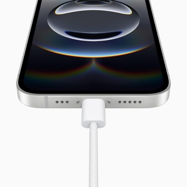 iPhone 16eはUSB-Cポート搭載でバッテリーのもちが良い