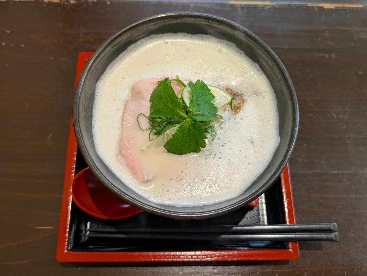 豚白湯創作麺処 友池の豚白湯そば